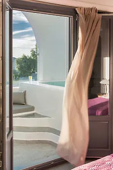 Aspronisi Luxury 4*